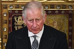 Vua Charles III không cần dùng hộ chiếu