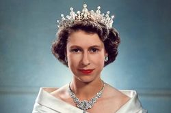 Vua Charles III yêu cầu hoàng gia Anh để tang nữ hoàng thêm 7 ngày