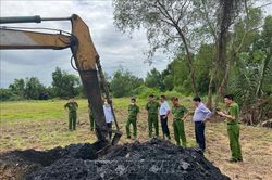 Phát hiện bãi chôn lấp chất thải quy mô lớn ở Trà Vinh