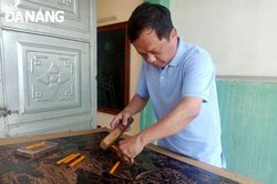 Người họa sĩ đam mê tranh khắc gỗ