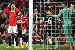 Manchester United trở lại mặt đất