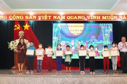 Bảo Lộc: Trao tặng 110 suất học bổng cho học sinh nghèo hiếu học