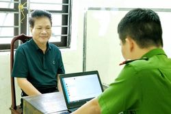 Hai giám đốc cầm súng dọa bắn nhau