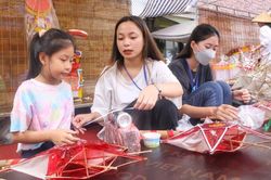 Hình ảnh Tết Trung thu truyền thống tại phố cổ Hà Nội