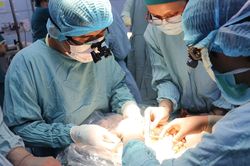Cậu bé 15 tuổi suy thận giai đoạn cuối được cứu sống nhờ cô gái chết não