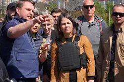 Ngoại trưởng Đức thăm Kiev