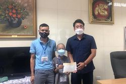 Trao hơn 37 triệu đồng đến gia đình có 2 con mắc bệnh ung thư