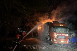Tuyên Quang: Kịp thời chữa cháy xe tải chở hàng trong đêm