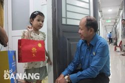 Đêm hội trăng rằm cho con công nhân