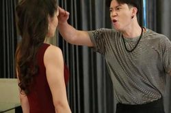 Vạch mặt chồng có bồ trong buổi họp gia đình, tưởng được nhà chồng cảm thông ai ngờ hứng chịu cơn thịnh nộ phũ phàng