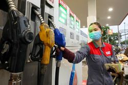 Giá xăng dầu có thể giảm thêm 1.000 đồng/lít