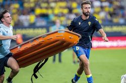 Vì sao trận Cadiz vs Barca bị kéo dài tới… 154 phút?