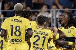 Tiền vệ trụ cột của Pau FC: 'Chúng tôi như trút bỏ gánh nặng'