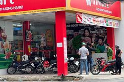 Thanh niên dùng súng cướp tiền tại cửa hàng tiện lợi ở TP.HCM