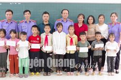 Viện Kiểm sát nhân dân tỉnh tổ chức 3 cùng với nhân dân