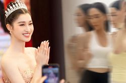 Đang 'bắn ảnh' cùng top 3 Miss World Việt Nam, Á hậu Phương Nhi không quên bắt nhạc BlackPink cực lầy!