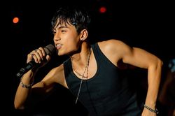 Netizen tranh cãi việc em trai Sơn Tùng bị công khai đời tư trên ứng dụng LGBT