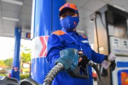 Từ 15h ngày 12/9: Giá xăng tiếp tục giảm hơn 1.000 đồng/lít