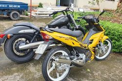 Phát hiện 2 xe mô tô không rõ nguồn gốc