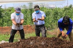 Sử dụng chế phẩm sinh học an toàn phục vụ phát triển nông nghiệp