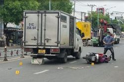 TPHCM: Người phụ nữ bị cuốn vào gầm xe tải tử vong khi đi bộ trên đường