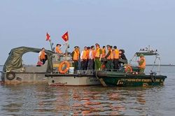 Hải Phòng: Phê bình Chủ tịch 2 huyện chậm xử lý hộ nuôi ngao tự phát