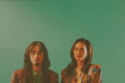 Với tạo hình đầy lạ lẫm, rapper Đen hóa 'Diễn viên tồi' bên cạnh 'nàng thơ' âm nhạc Phương Anh Đào