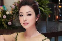 Sao Việt: Hoa hậu Đỗ Mỹ Linh vai trần quyến rũ, Jennifer Phạm khoe đường cong hút mắt tuổi 37
