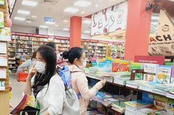 TPHCM vẫn còn hơn 7.000 học sinh chưa có sách giáo khoa để học