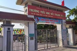 Học sinh lớp 2 ngã từ lan can xuống sân trường, gãy cả 2 tay