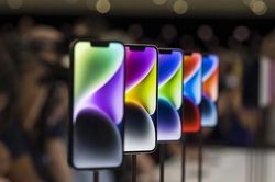 Khách đặt hàng iPhone 14 'sập' sàn thương mại điện tử Trung Quốc