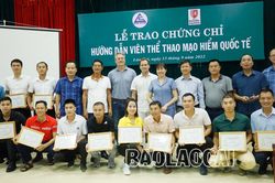 Trao chứng chỉ hướng dẫn viên thể thao mạo hiểm quốc tế
