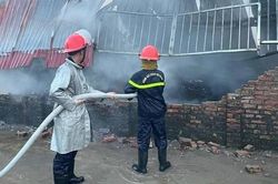 Khởi tố vụ án cháy xưởng chăn ga khiến 3 mẹ con tử vong