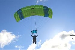 Rơi từ hơn 1.500m vẫn sống