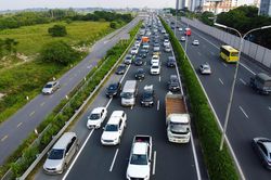 Đi vào làn khẩn cấp trên cao tốc, hơn 1.000 tài xế bị phạt