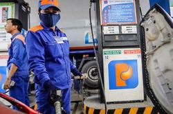 Tận dụng công cụ bình ổn giá xăng dầu