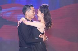 Đã từ lâu không nghĩ đến đám cưới, Khánh Thi vẫn rơi nước mắt khi Phan Hiển cầu hôn