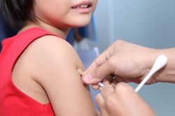 Khẩn trương cung ứng vaccine cho công tác tiêm chủng mở rộng