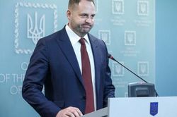 Kiev công bố dự thảo thỏa thuận an ninh, ông Medvedev đáp trả gay gắt