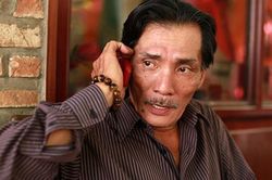 Sau ồn ào sử dụng tiền từ thiện, khán giả vui mừng khi thấy diễn viên Thương Tín thay đổi thế này