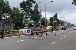 Xuất hiện hố sâu và rộng 3m tạo hàm ếch trên quốc lộ 14 trong thành phố Pleiku