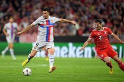 Quá phung phí cơ hội, Barca thua đau Bayern
