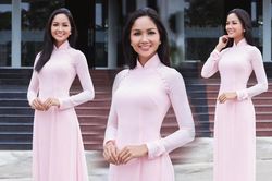 H'Hen Niê ngọt ngào với áo dài hồng pastel: Không họa tiết nhưng 'điều tiết' được tim fan