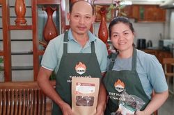 Cô giáo có 'nghề tay trái': Làm thịt hun khói Măng Đen
