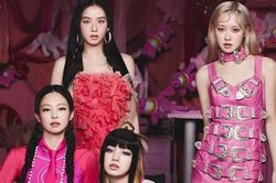 Đồ của Rose Blackpink đúng là mẫu cũ, sao Tây mặc khác hẳn