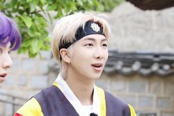 RM BTS quyên lớn cho Di sản Hàn Quốc ở nước ngoài