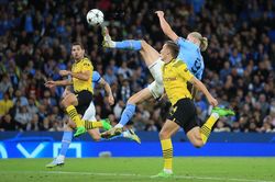 Haaland rực sáng, Man City ngược dòng hạ Dortmund