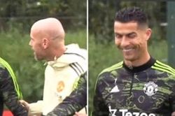 Ten Hag và Ronaldo cười đùa vui vẻ trước trận gặp FC Sheriff