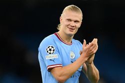 Erling Haaland tiếp tục tỏa sáng, Man City lội ngược dòng trên sân nhà