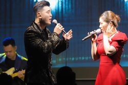 Màn song ca giữa Lương Bích Hữu và Ưng Hoàng Phúc bản hit 18 năm trước khiến ai cũng bồi hồi!